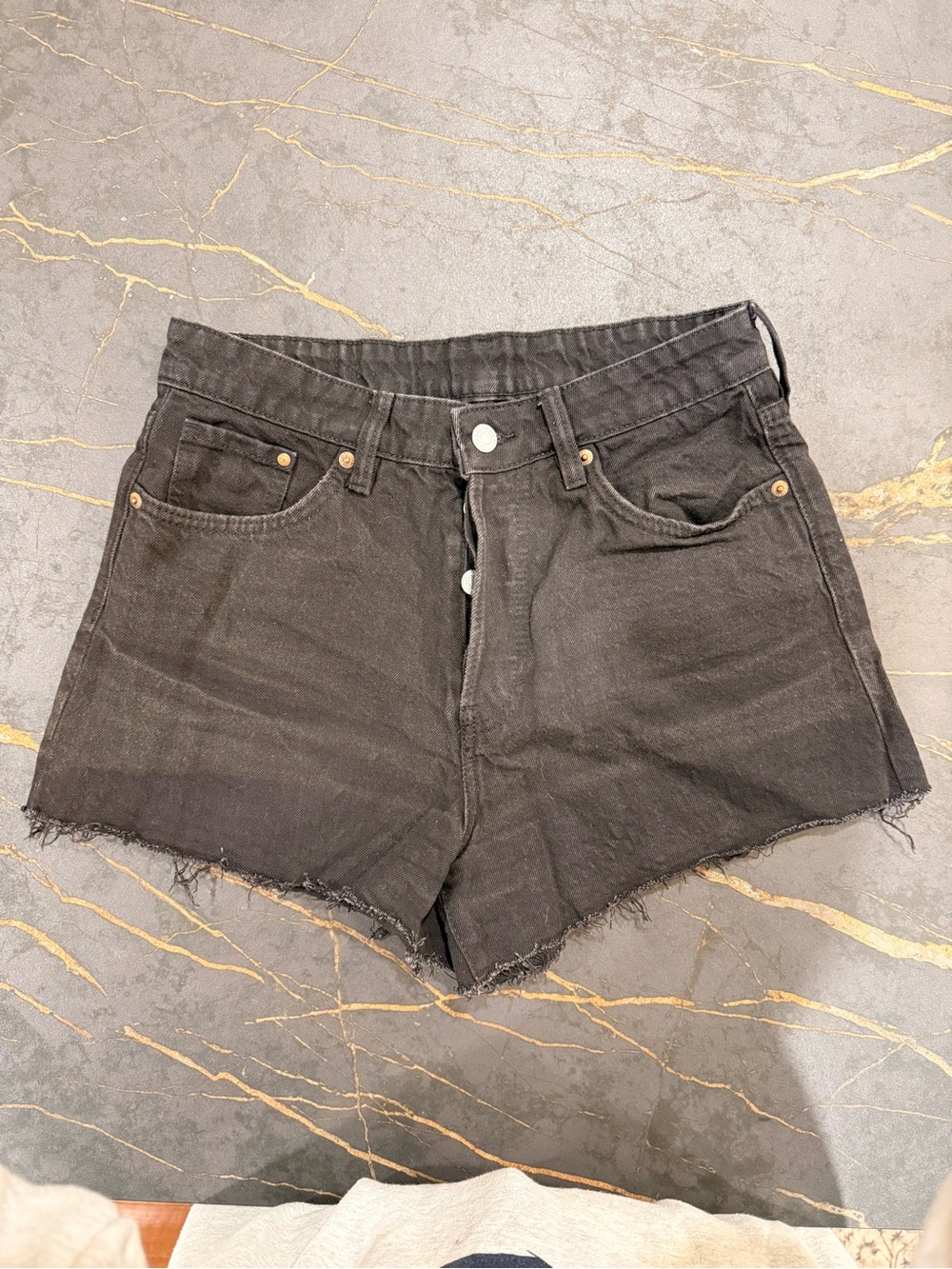 Vintage High Rise Black Raw-Hem Denim Shorts - size 6